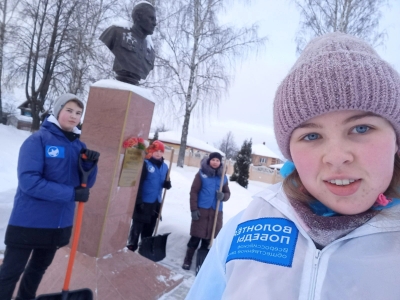 Волонтеры Комсомольского Доброцентра провели уборку снега